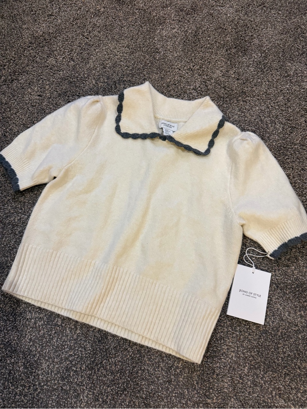 XL women’s Song of Style Cream Short Sleeve Knit Top with Dark Scalloped Trim